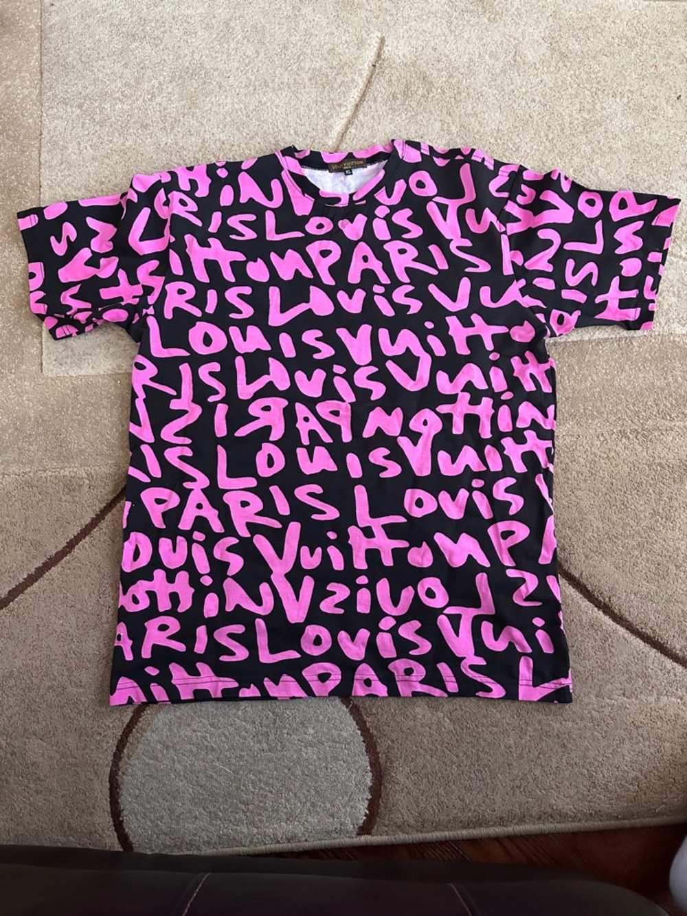 Louis Vuitton Black Tee with Hot Pink Graffiti Logo (Not Auth)